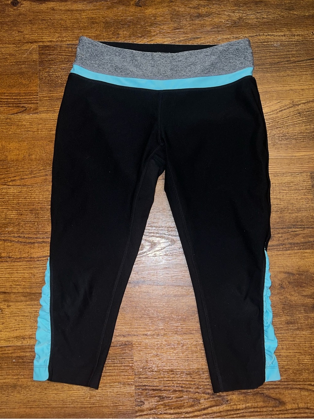 Mondetta Black Colorblock Capri Leggings Activewear Ruched Teal Panel Size M